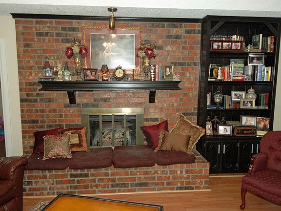 5th image of 824 Countrywood Ln
