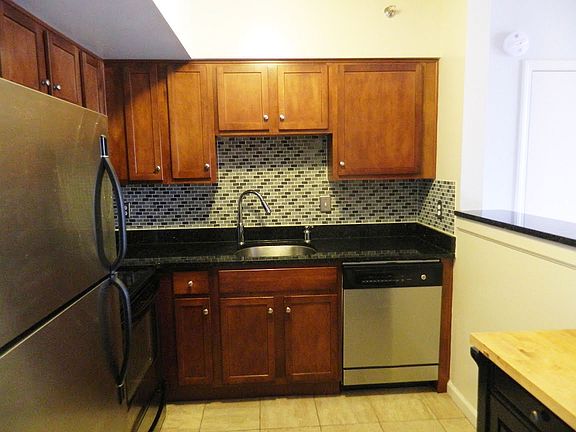 4th image of 1001 N Randolph St APT 1002