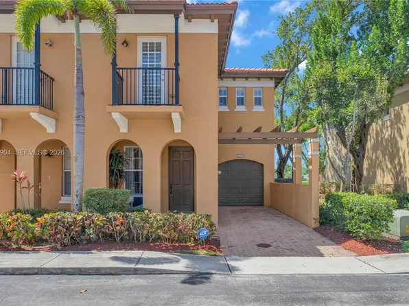 6893 Julia Gardens Dr, Coconut Creek, FL 33073