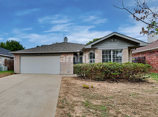 5617 Alicante Dr, Arlington, TX 76017