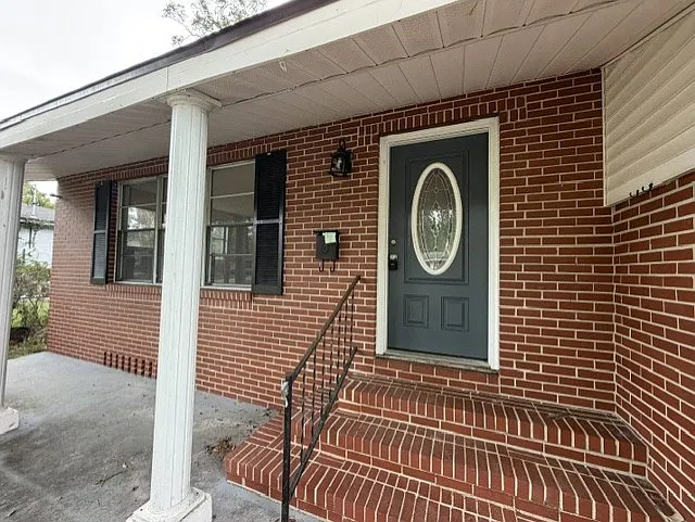4 bed, 2.5 bath, 2000 sqft, $2,100 — Photo 2