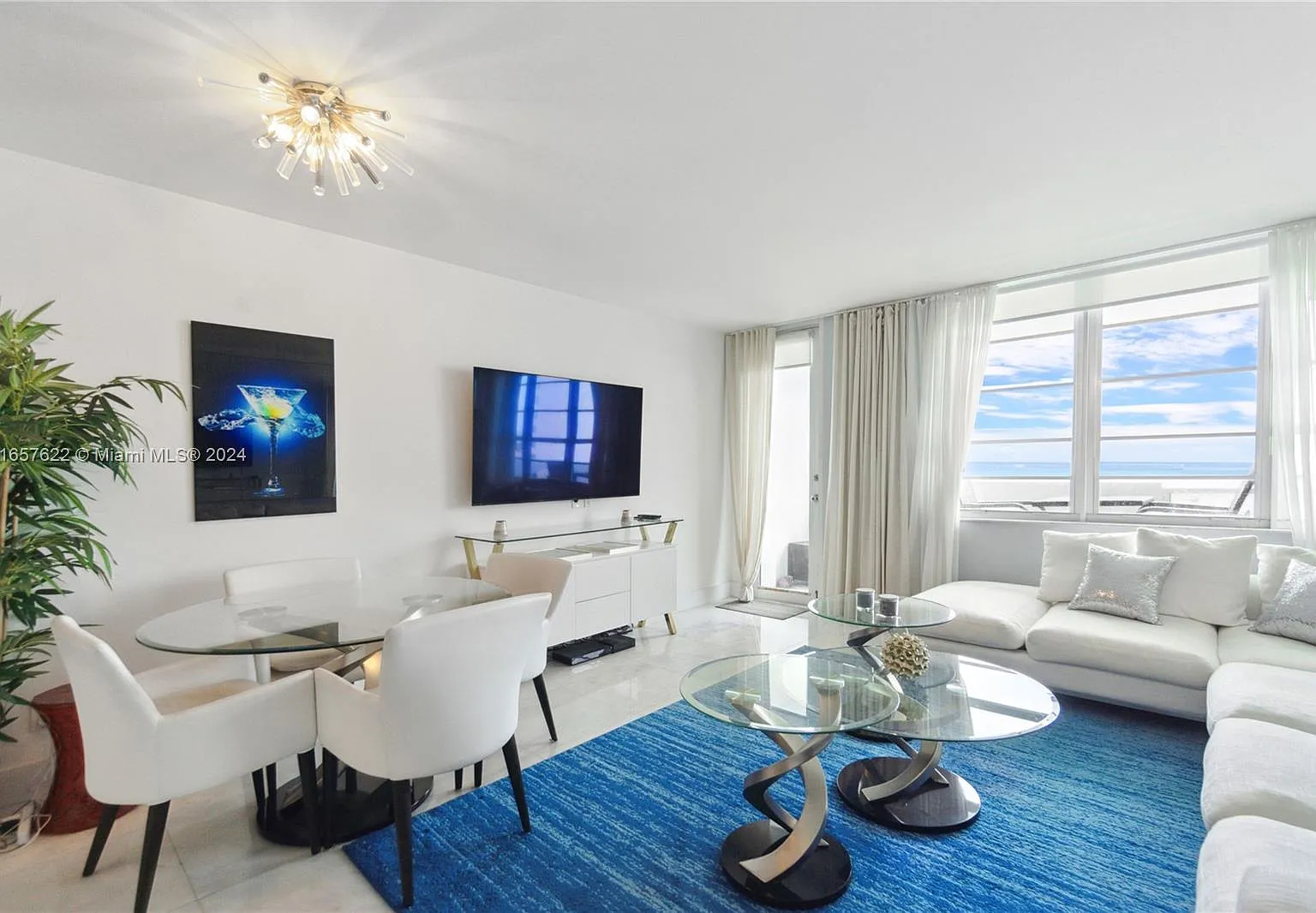 The Decoplage Condo — Photo 4