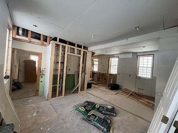 4th image of 96 Ball Hill Rd