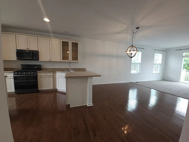 95 Valencia Pkwy — Photo 71