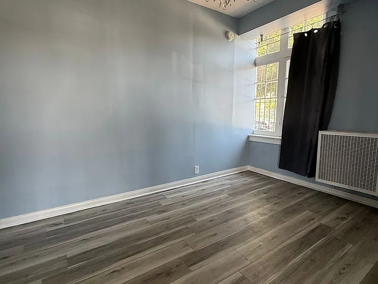 2301 W 10th St — Photo 5