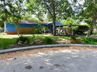 1518 Burkedale Dr, Port Lavaca, TX 77979