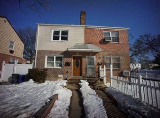 5043 184th St, Fresh Meadows, NY 11365