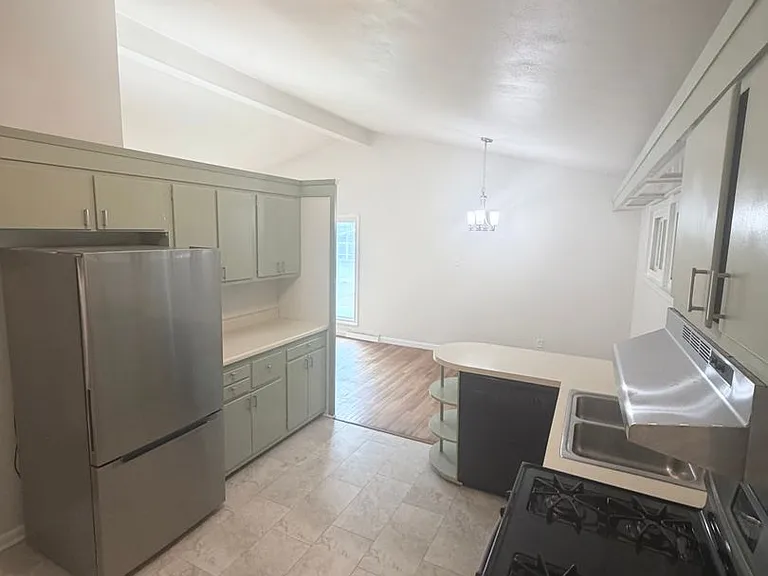 621 Pinellas Dr — Photo 10