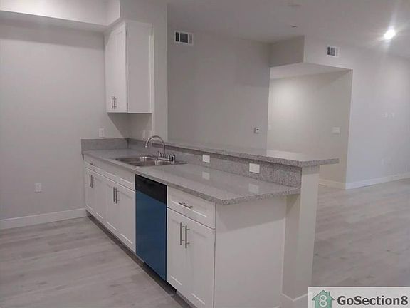 5th image of 14333 Roscoe Blvd #410