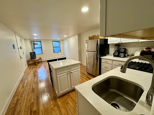 Rented by Bedford Realty USA Corp | media 13