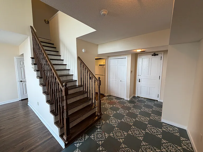 27 Hillside Pl #19 — Photo 5