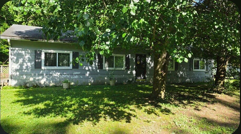 1st image of 582 Clifton Rd