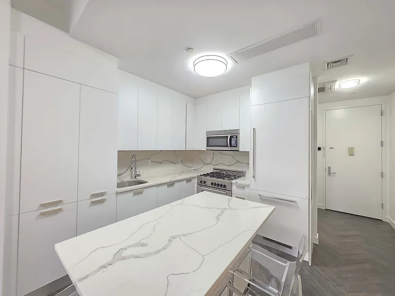 1418 W 4th St #3A — Photo 2