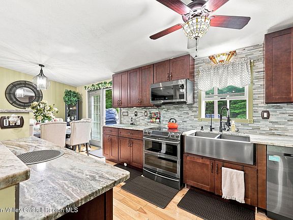 5th image of 842 Ulster Heights Road