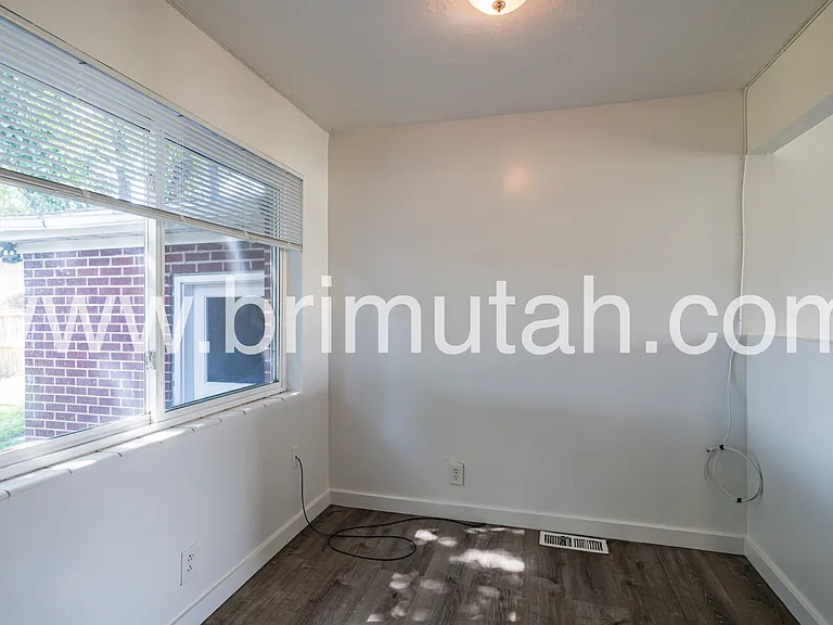 5856 S 157 W — Photo 10