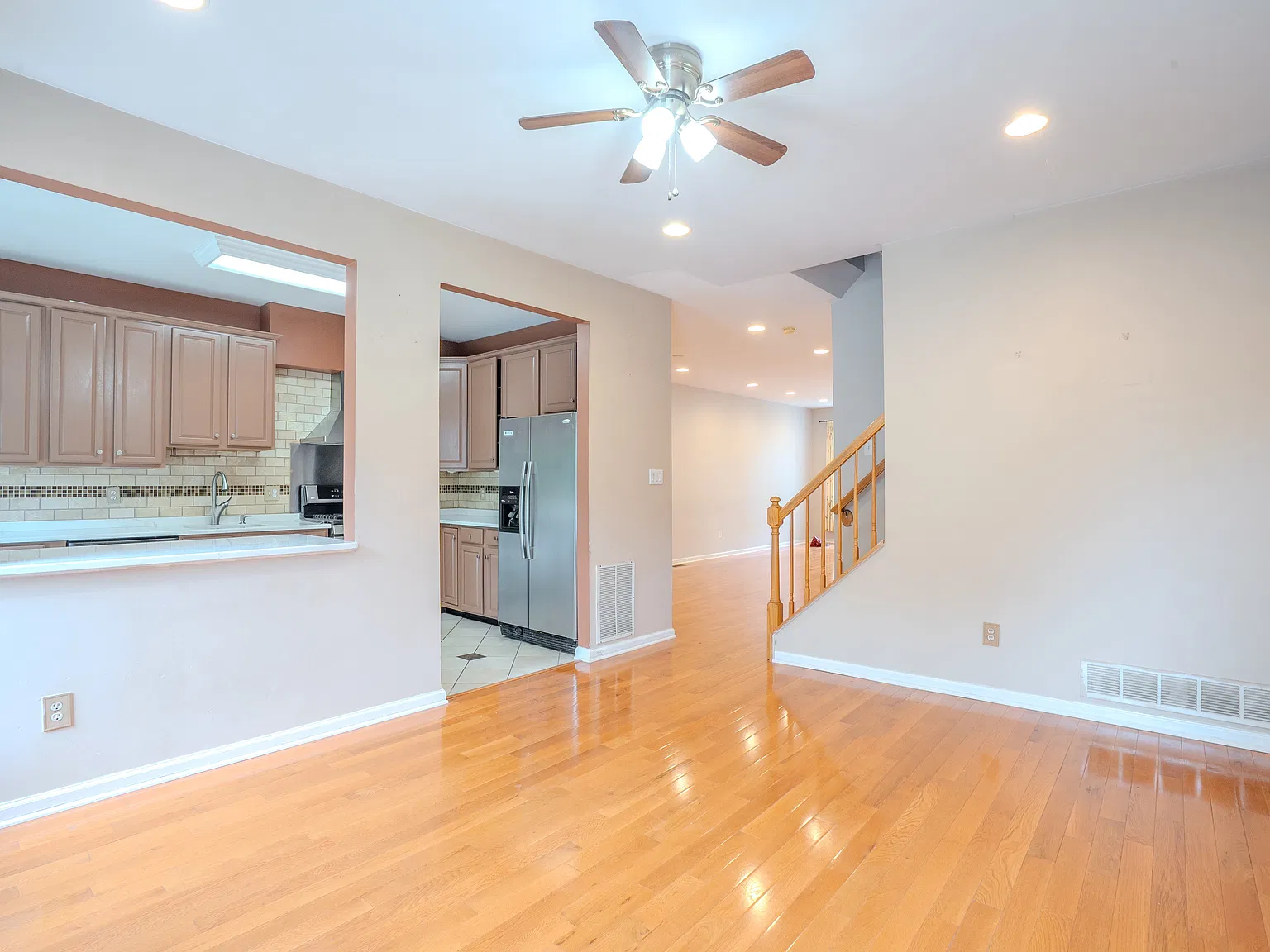 3 bed, 2.5 bath, 1842 sqft, $3,400 — Photo 3