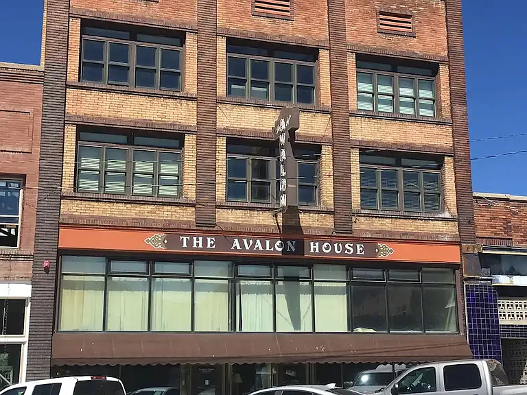 The Avalon House Apts — Photo 11