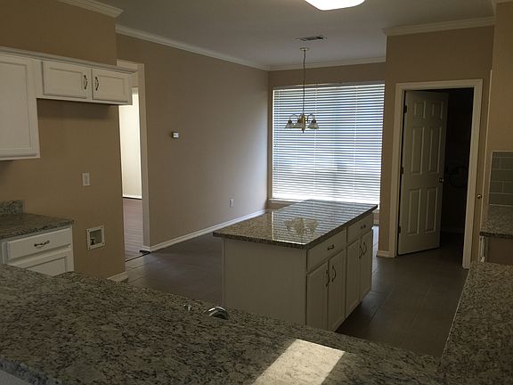 4th image of 405 Crestview Point Dr