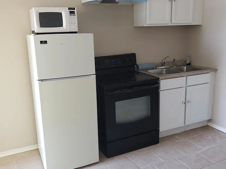 2600 S Flores St #5B — Photo 2