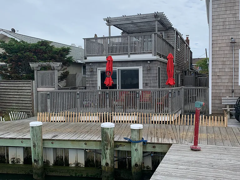 Bay Walk — Photo 2