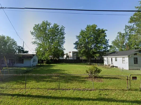 2033 Southern Ave #5, Biloxi, MS 39531