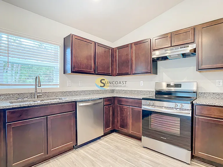 11501 N Landover Ter — Photo 6