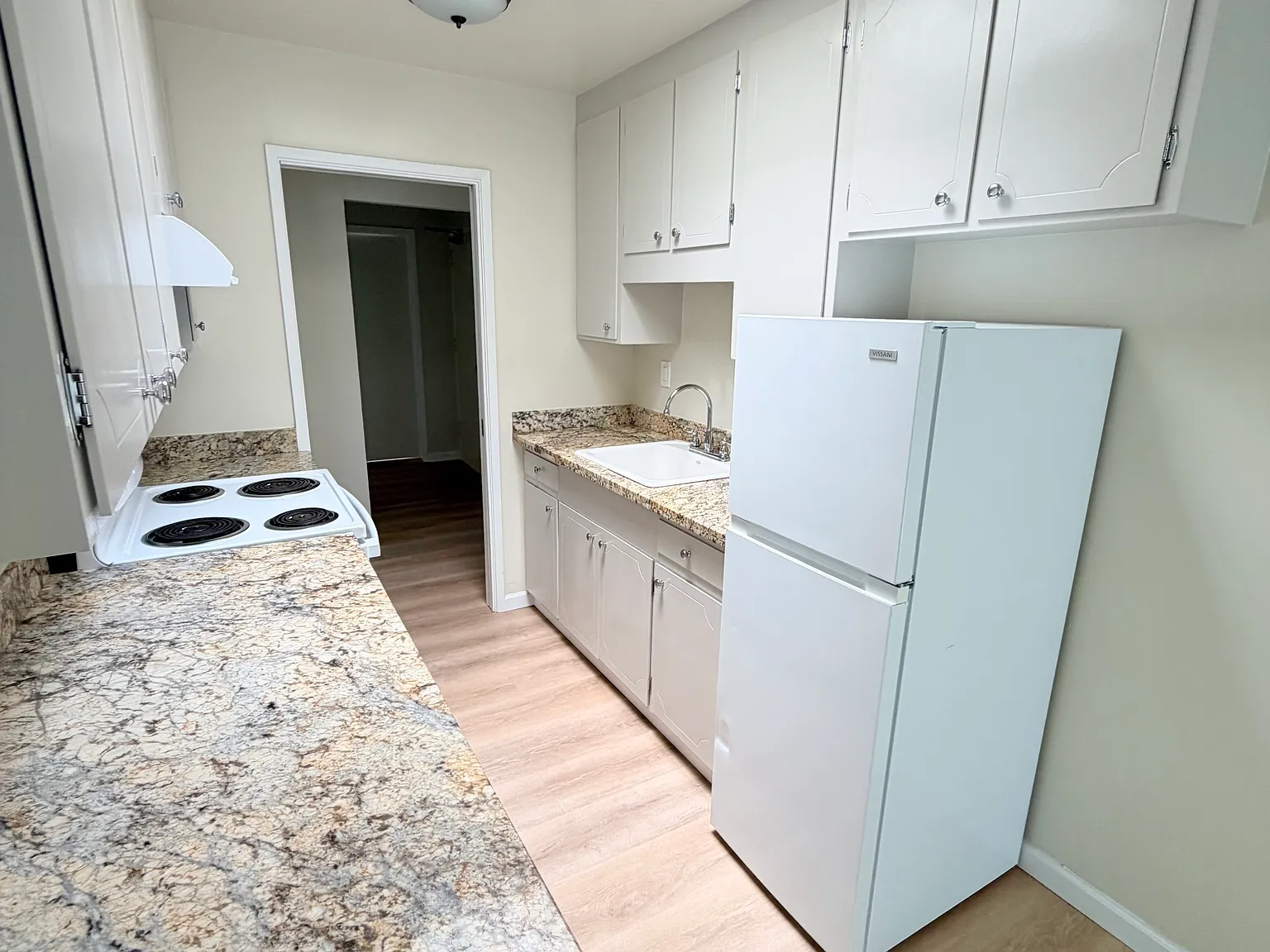 2 bed, 800 sqft, $6,295 — Photo 2