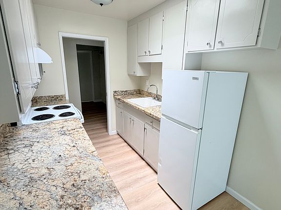 2nd image of 222 N Willard St #30