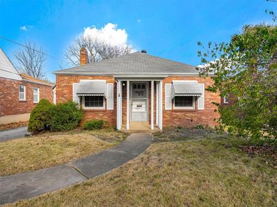 6003 Heege Rd, Saint Louis, MO, 63123