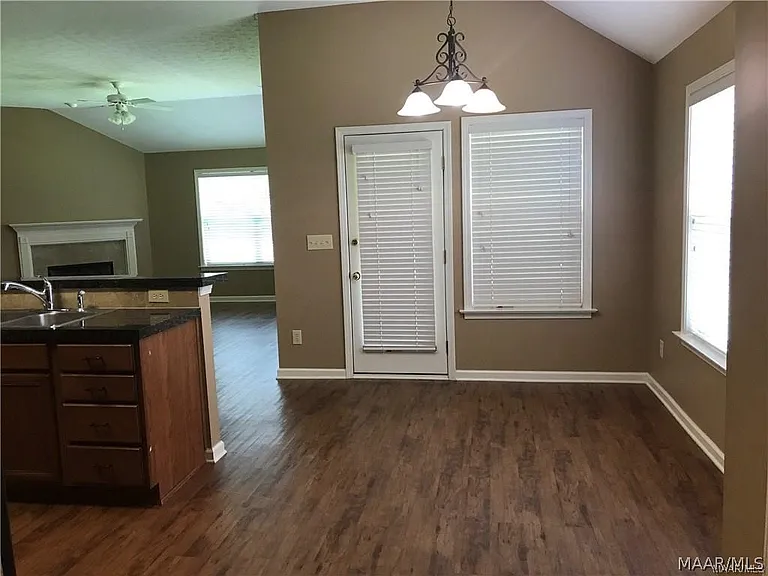 3912 Claiborne Cir — Photo 10