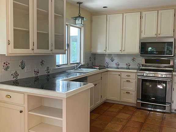 3rd image of 62 Upper Lakeshore Dr