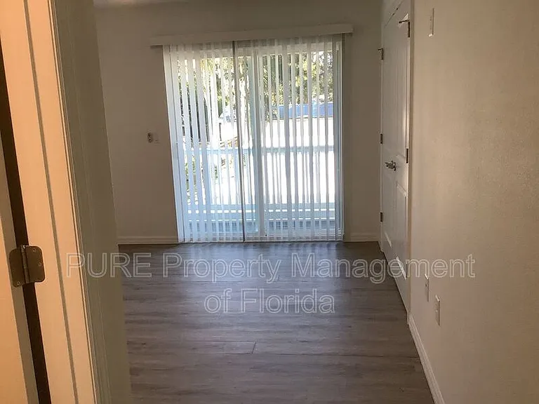 710 NE 4th St #102 — Photo 7