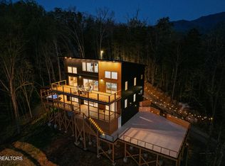 738 & 742 Smokerise Dr, Gatlinburg, TN 37738