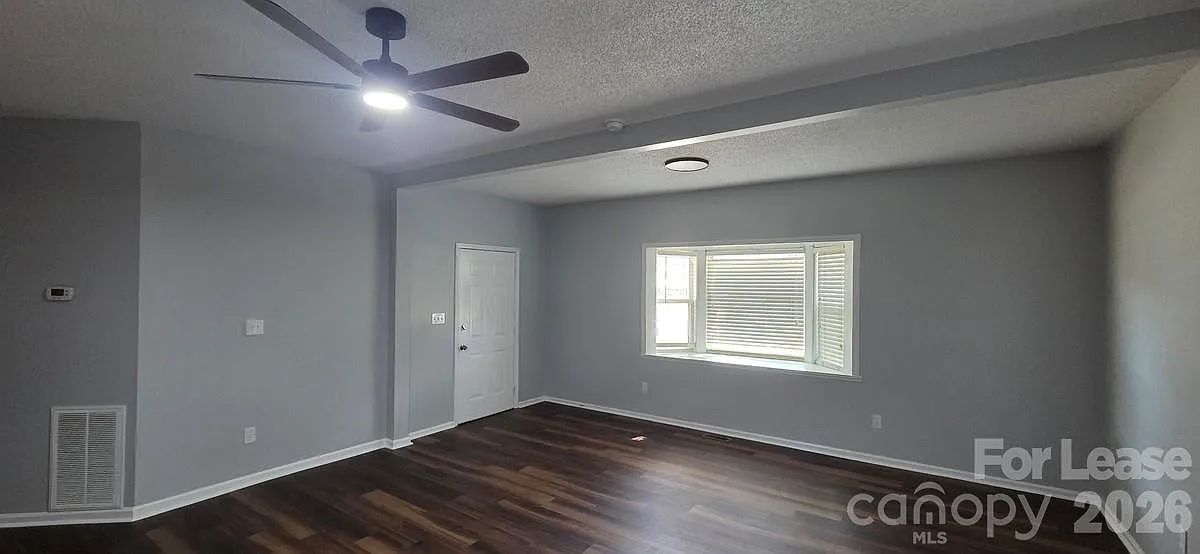 3 bed, 2.0 bath, $1,495 — Photo 3