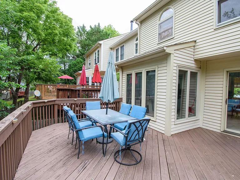 2128 Heritage Dr — Photo 14