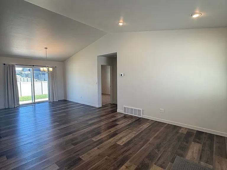 2057 Mahogany Ave — Photo 2