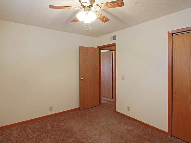 Kingston Court Apartments — Photo 10