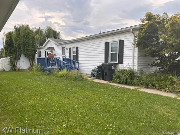 48606 Lakeview Cir, Shelby Township, MI 48317