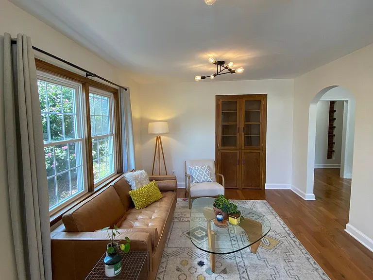 687 Truxton Dr — Photo 3