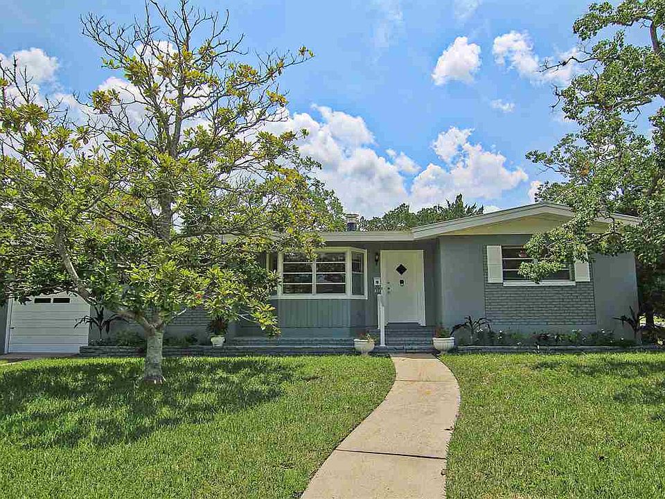 1st image of 211 Alcazar St