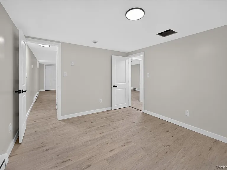179 Roosevelt Rd — Photo 41
