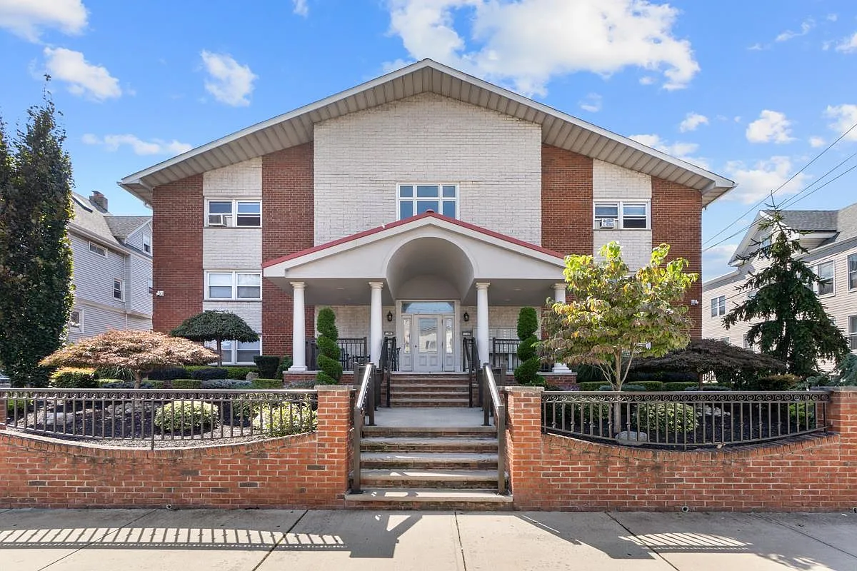 1 bed, 1.0 bath, $1,900 — Photo 1