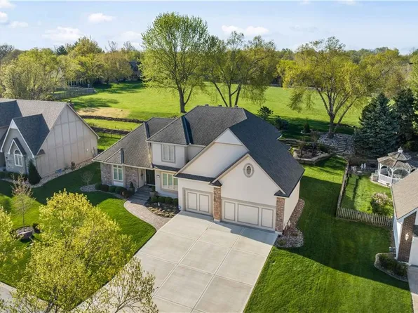 1035 NW High Point Dr, Lees Summit, MO 64081