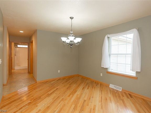 3rd image of 35 Tami Ct