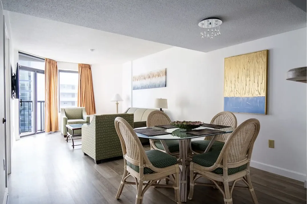 2 bed, 1050 sqft, $1,800 — Photo 2
