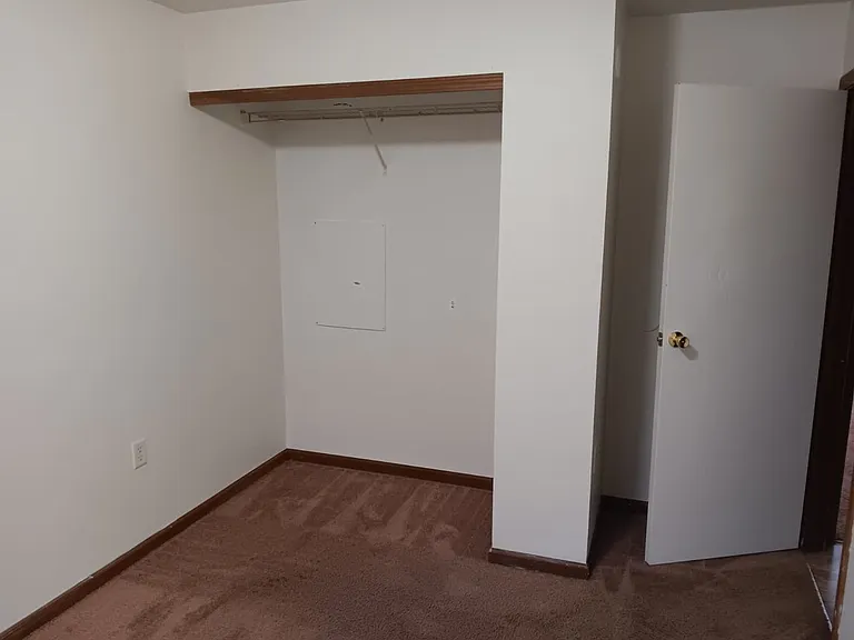 545 W Grand Ave — Photo 6