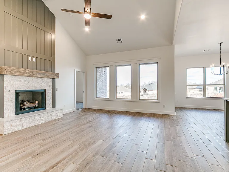 1901 Hollow Crest Ct — Photo 9