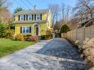 14 Prospect Rd, Centerport, NY 11721