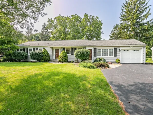 827 Embury Rd, Penfield, NY 14526