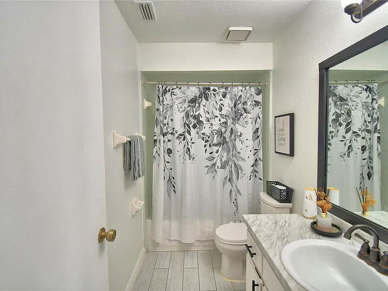 2935 Dickens Cir — Photo 45
